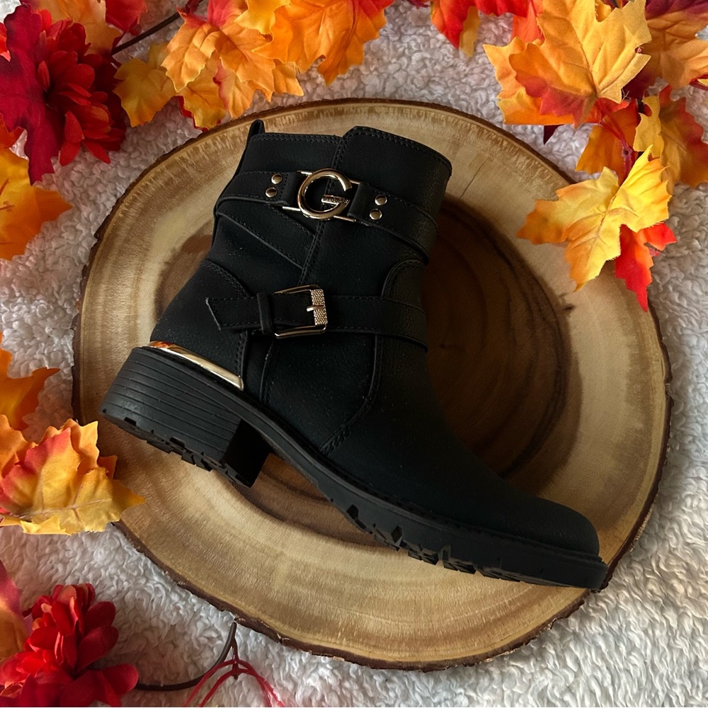 GUESS GBG Los Angeles Tobey Black Booties Gold Detail Women’s Size 5.5